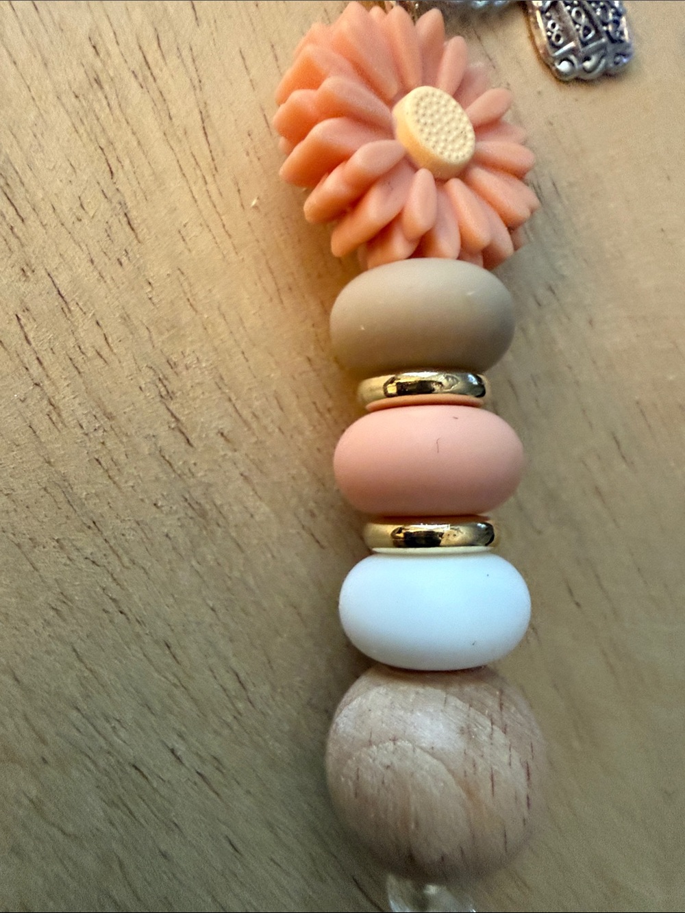 Peach Daisy Bead Key & Card Holder Charm - Picture 8 of 12